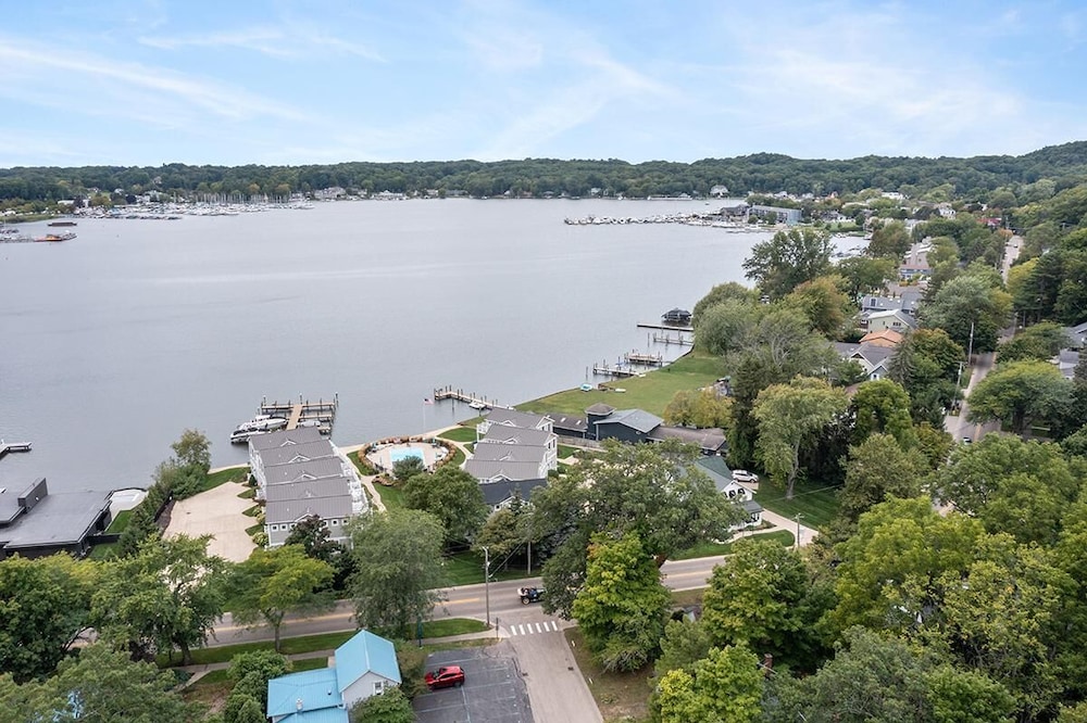 Saugatuck Harbor House