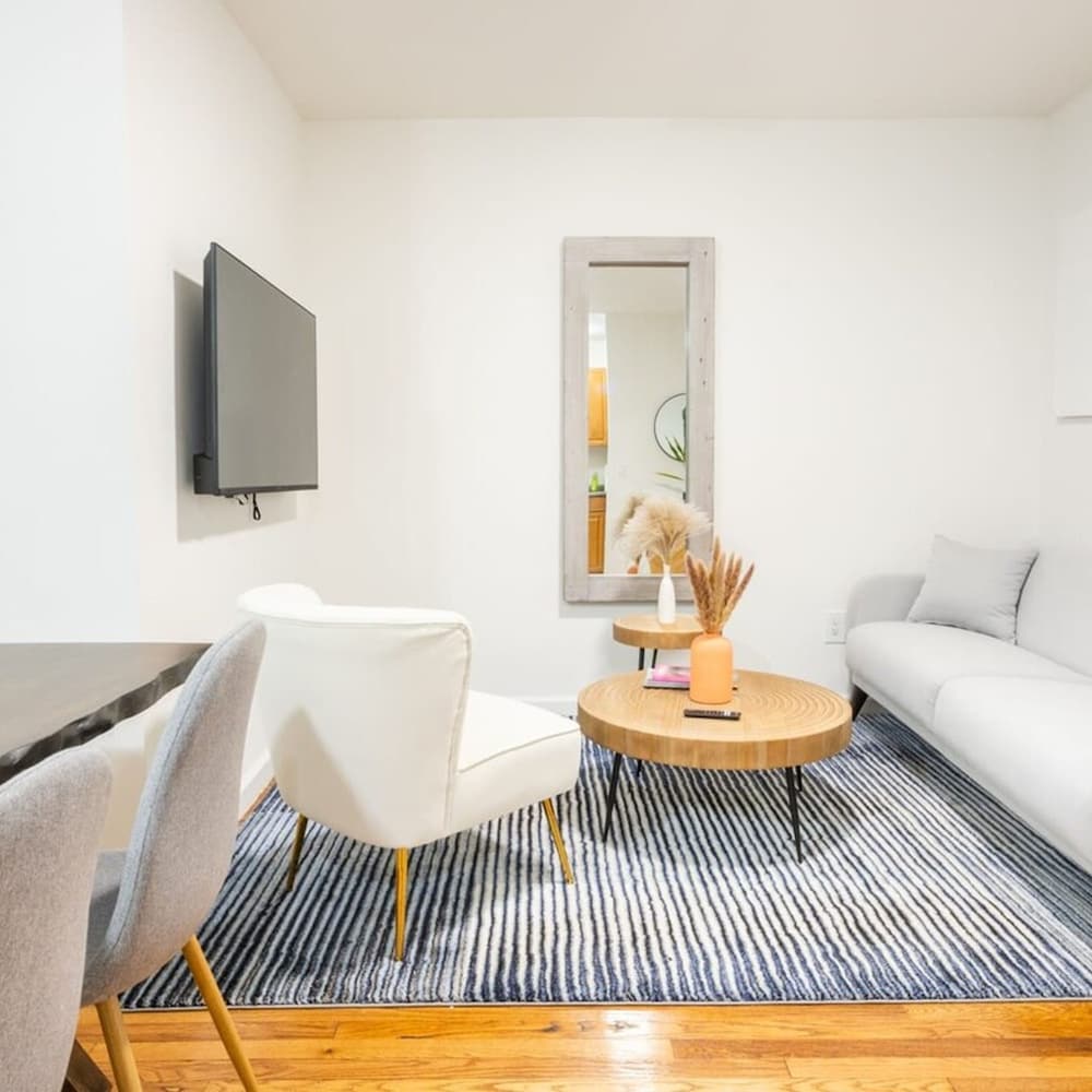 49-3b Newly Renovated 2BR W D Midtown East