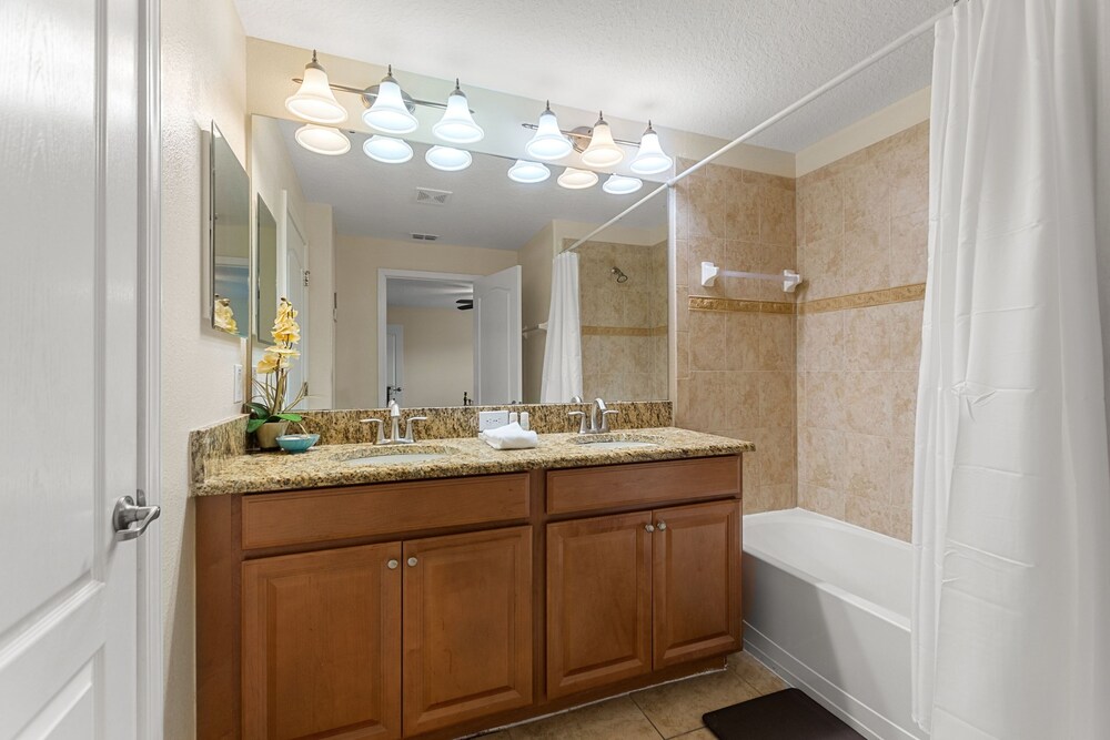 Sunny Paradise Retreat At Paradise Palms By Shine Villas 4 Bedroom Townhouse