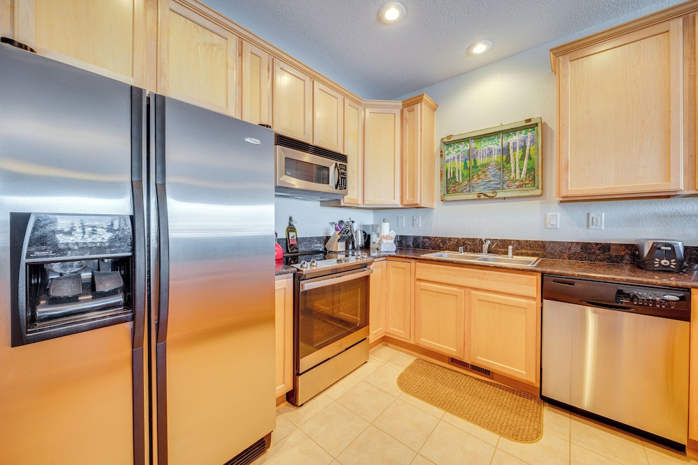 6 Mi to Keystone Resort: Dillon Condo w/ Balcony
