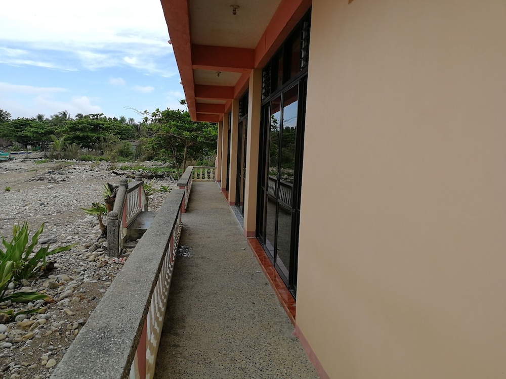 Beachview Pink Lodge