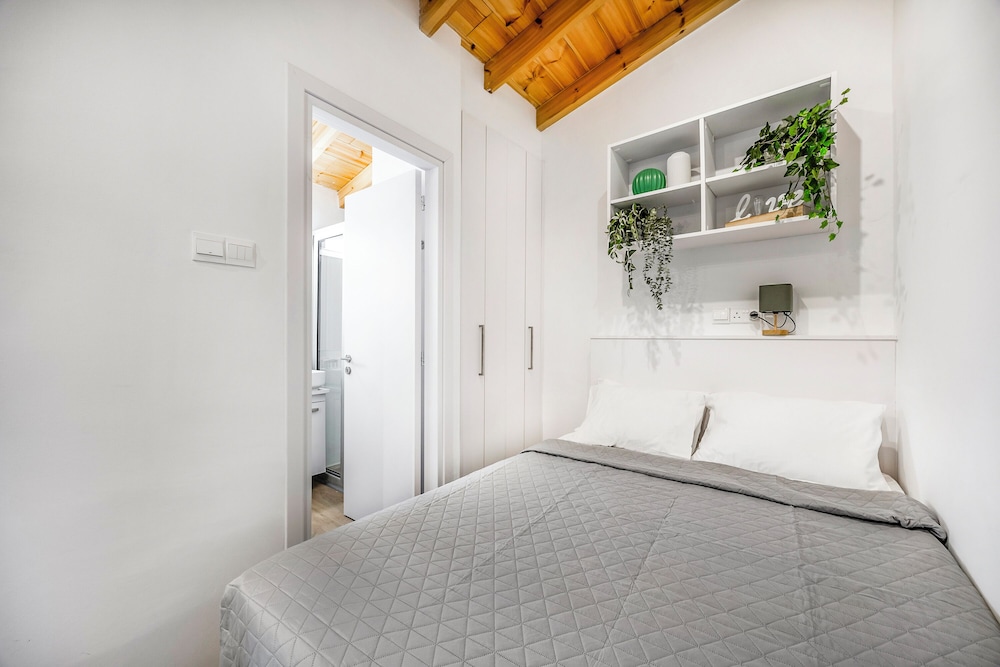 Olga Apt 4- Lovely Studio on Ground Floor