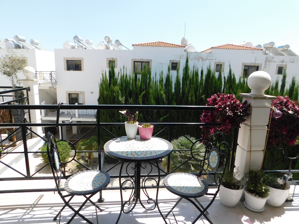Paramount Gardens Resorts C202