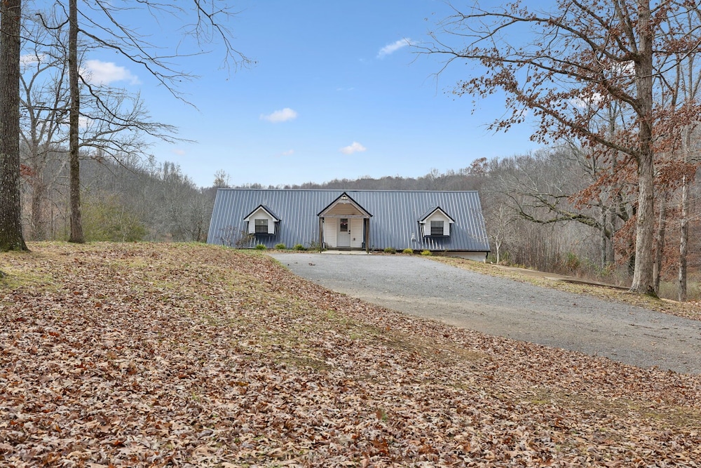 Fox Haven Retreat-modern Cabin-acres of Priv Land