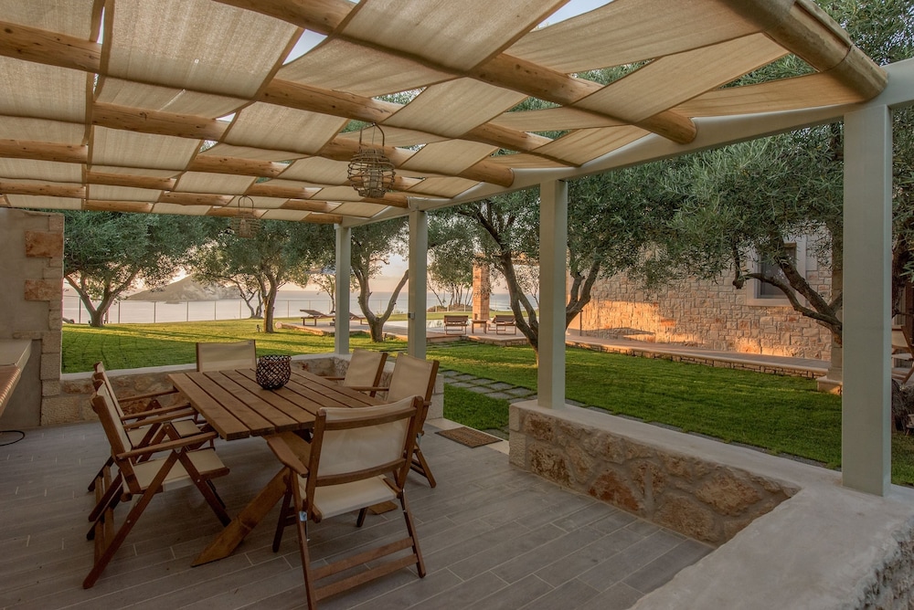 Artina Luxury Villa