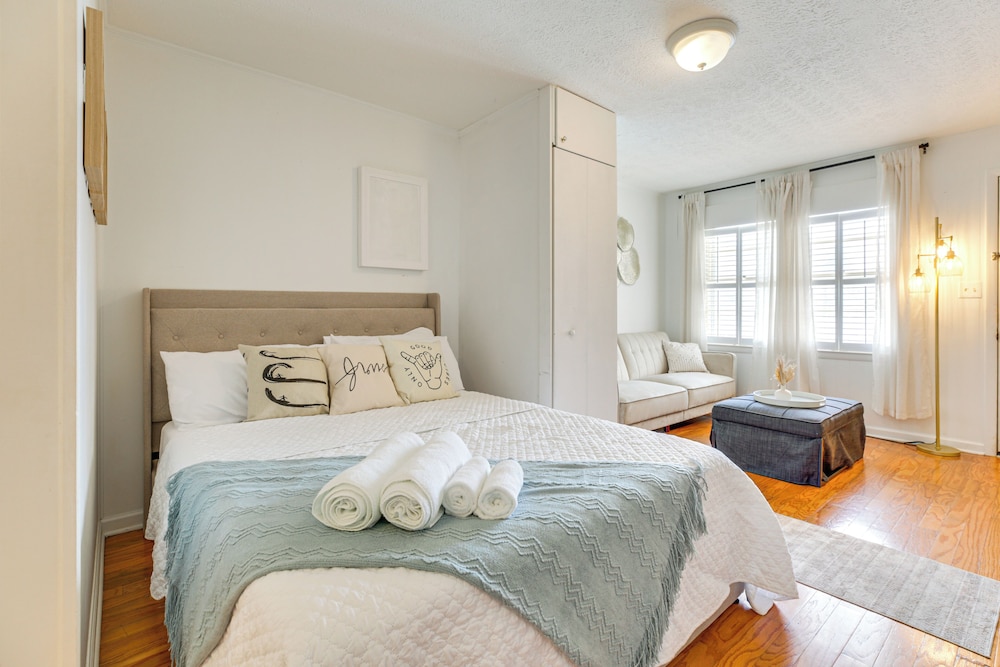 Walk to North Myrtle Beach: Studio w/ Pool Access!