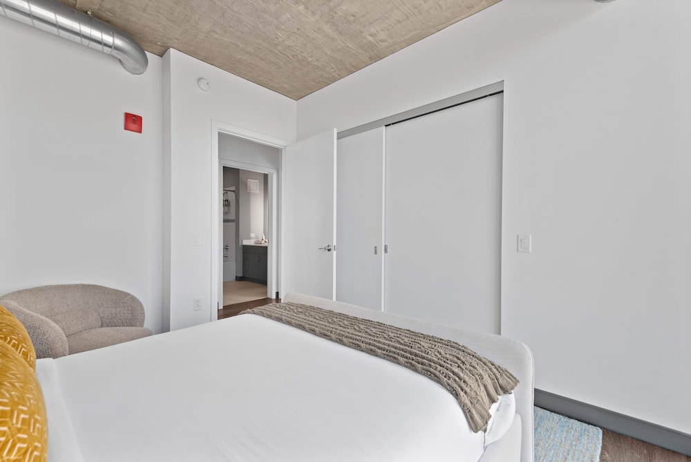 Cloud9 6 apt for 30ppl Fulton Market The Nouveau