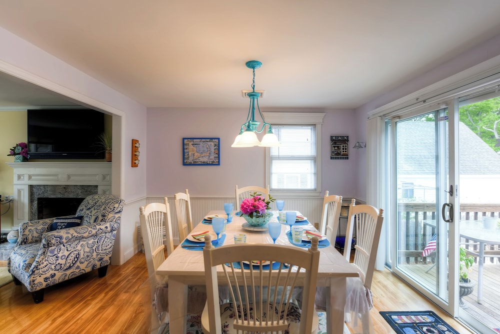 Charming East Falmouth Home: Walk to Private Beach