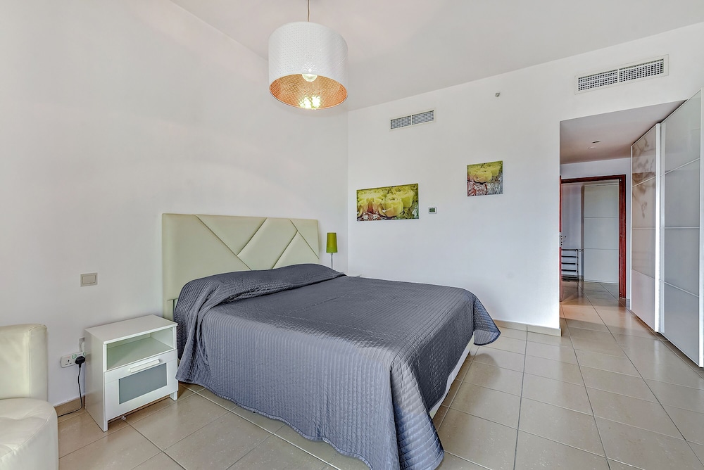 1BR Apartment with Marina View at Sadaf