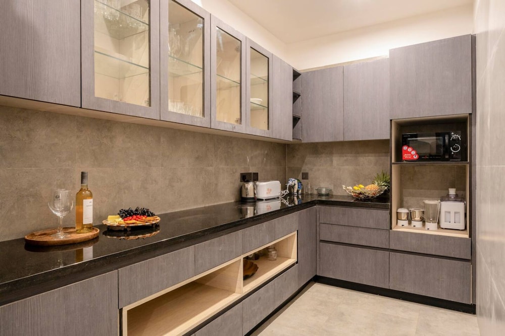 Lux 4bhk w Elevated Pool 3km to Beach Lazy Duck