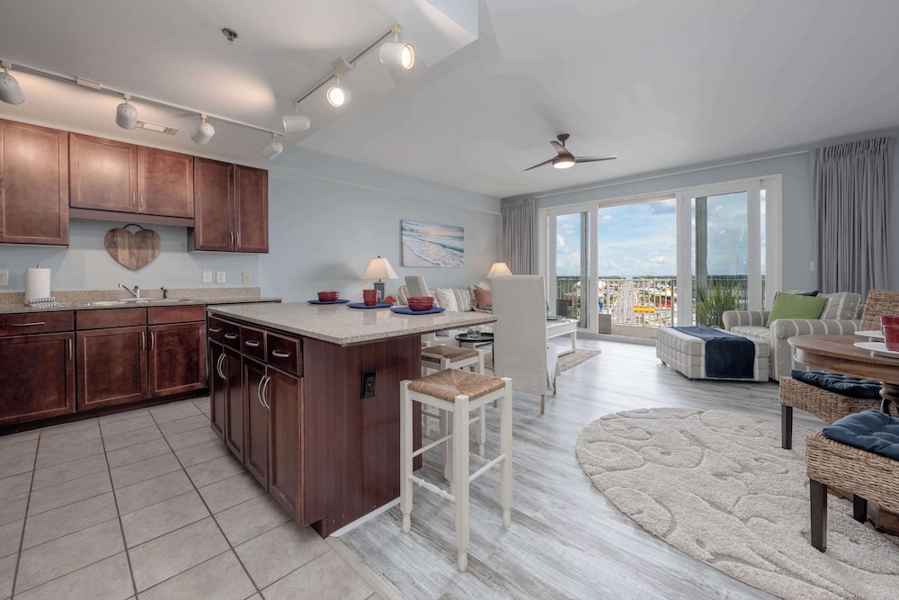 J Lews Place in Laketown Wharf!