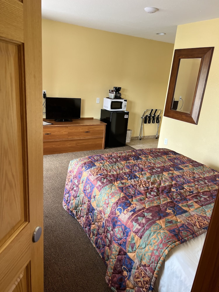 All Star Inn & Suites