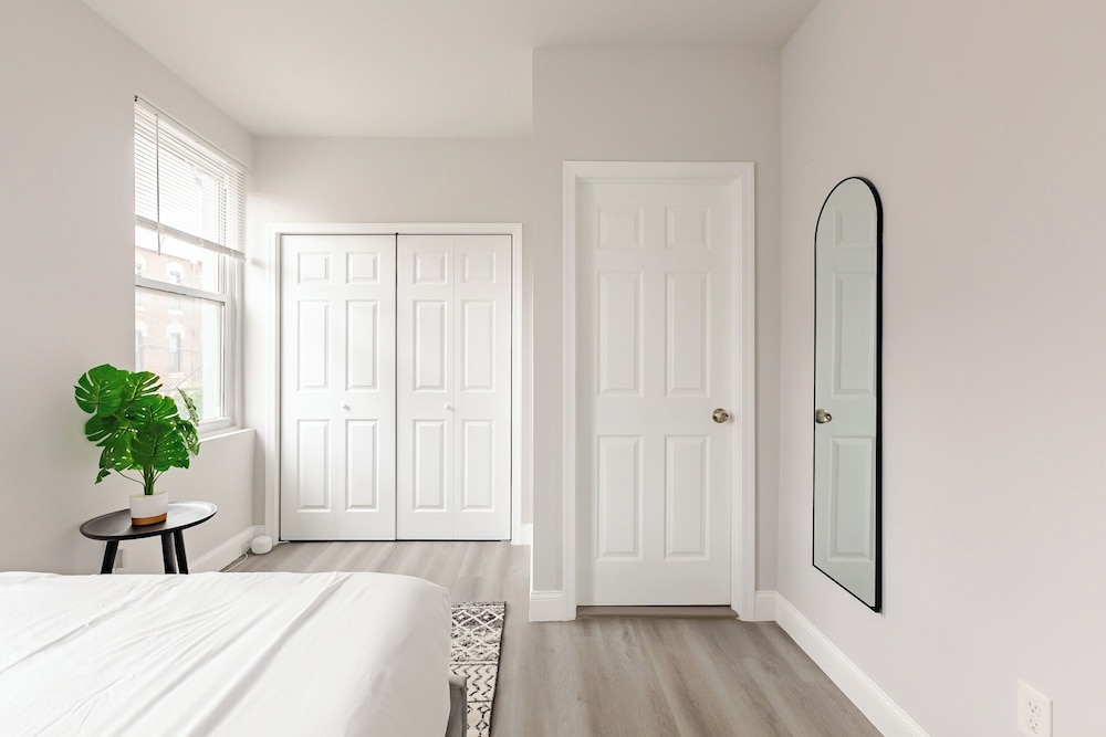 Chic & Cozy Philly Stay in City Center