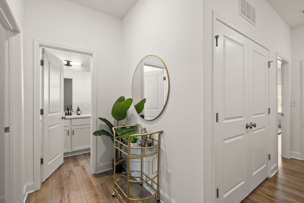Luxe 3BR Townhouse to Uptown Charlotte