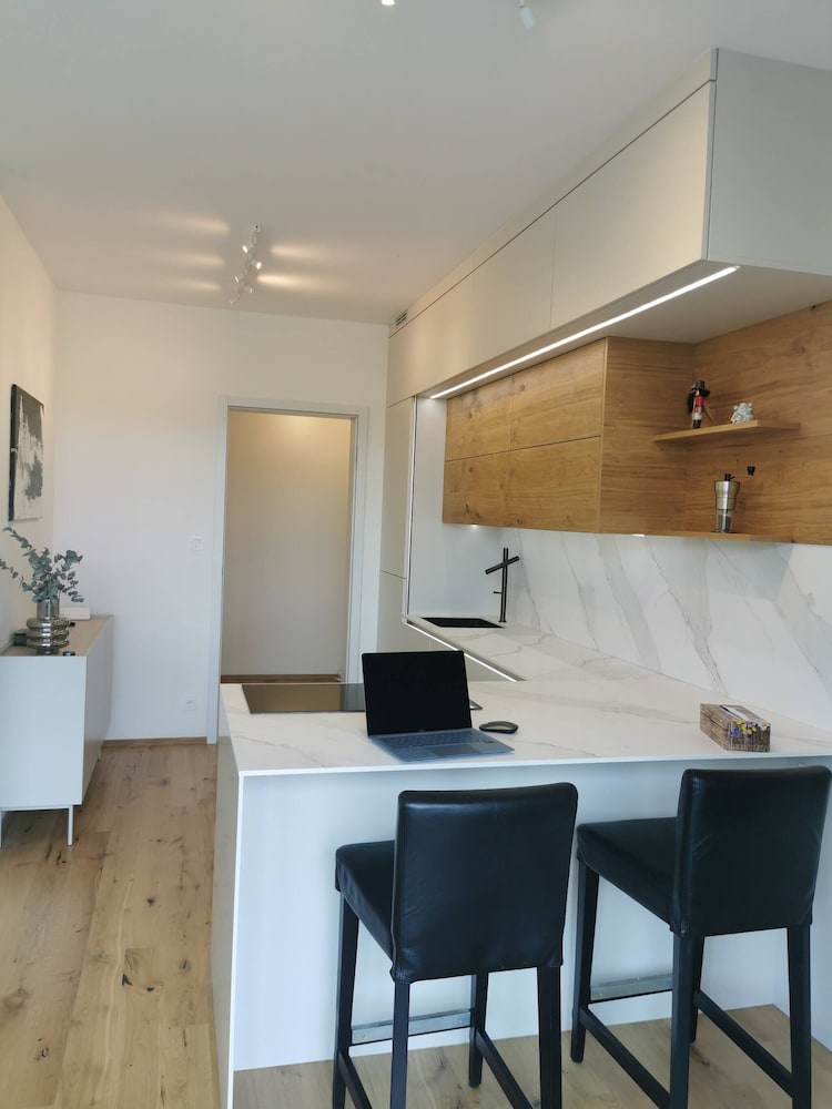 Free Parking, Center Location, Nuslesky Pivovar Sunset Balcony Home