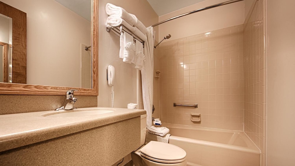 Econo Lodge Inn & Suites Vernal near Dinosaur Monument