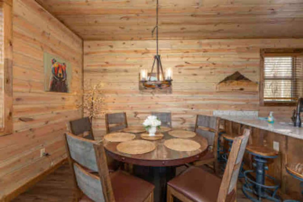 Lux Cabin Smoky Mtn View Dog Friendly Hot Tub