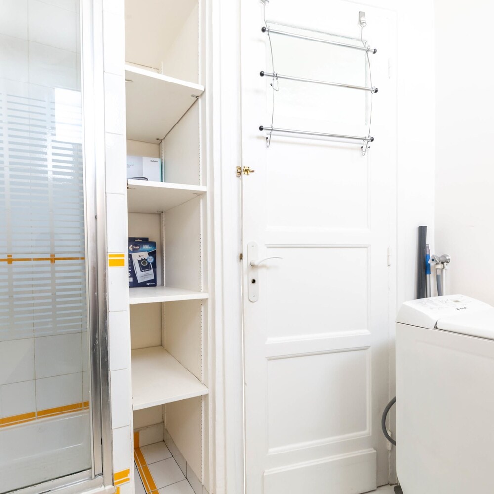Amiral View Great 1 Bedroom Apartment in Paris