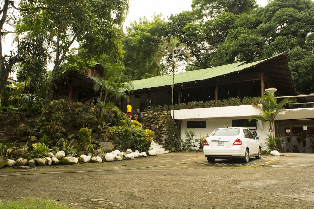 Manuel Antonio Hostel Resort