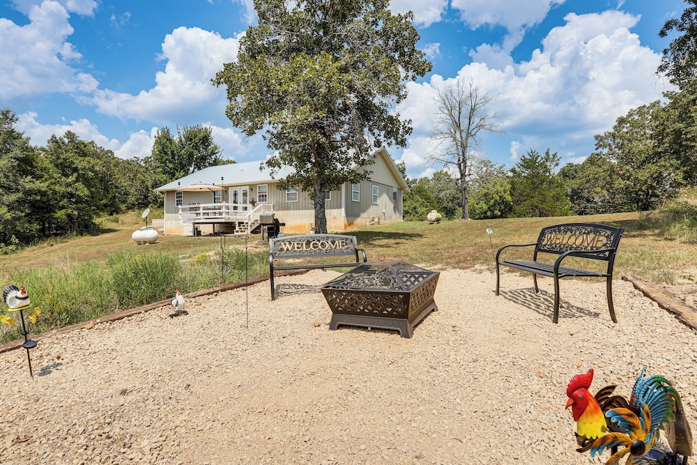 3 Mi to Spring River: Fully Furnished Outdoor Gem!