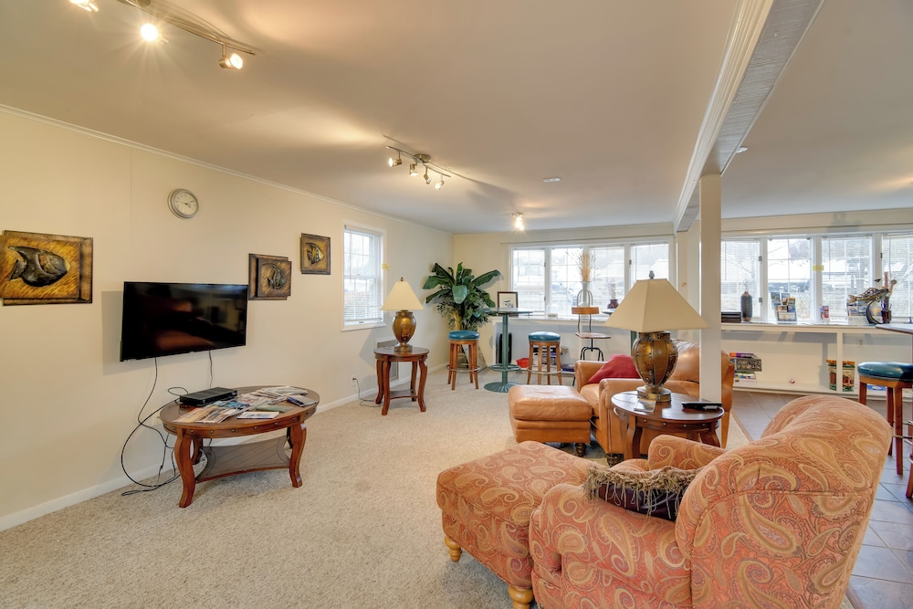 Bayfront Cabin w/ Docks & Access to Lake Ontario!