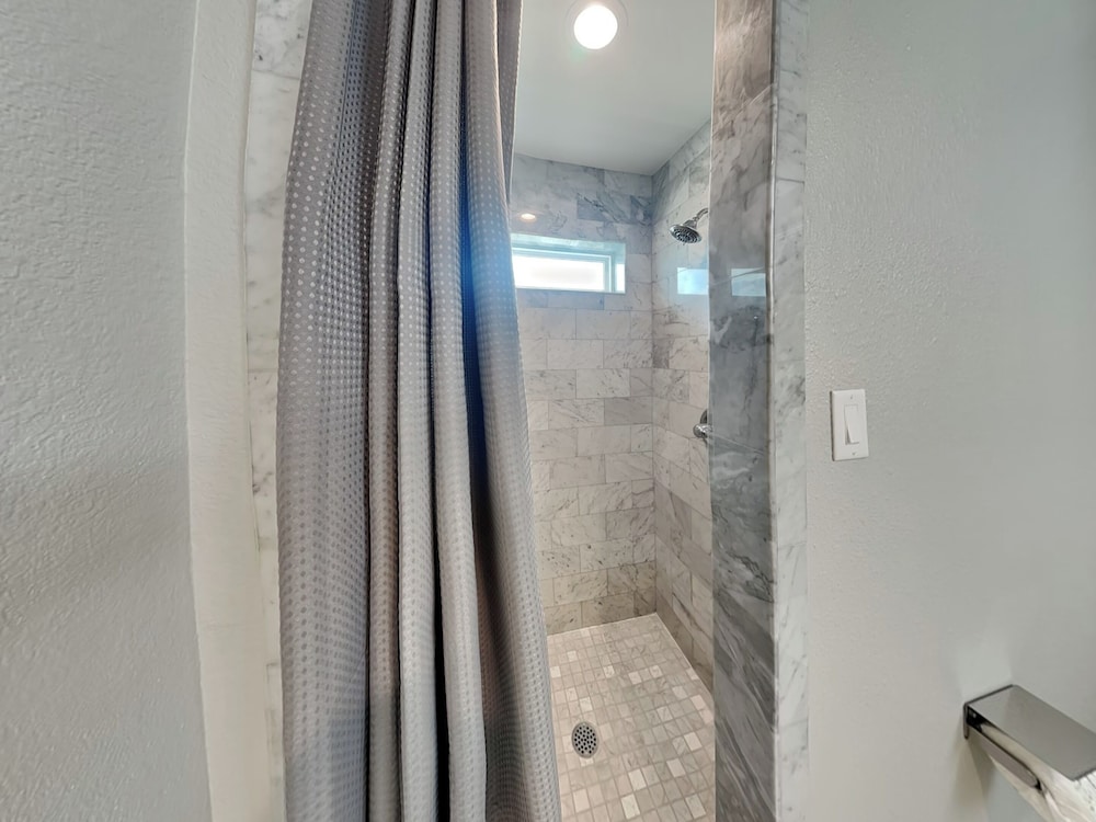 Rosé By The Bay by Ryson Vacation Rentals