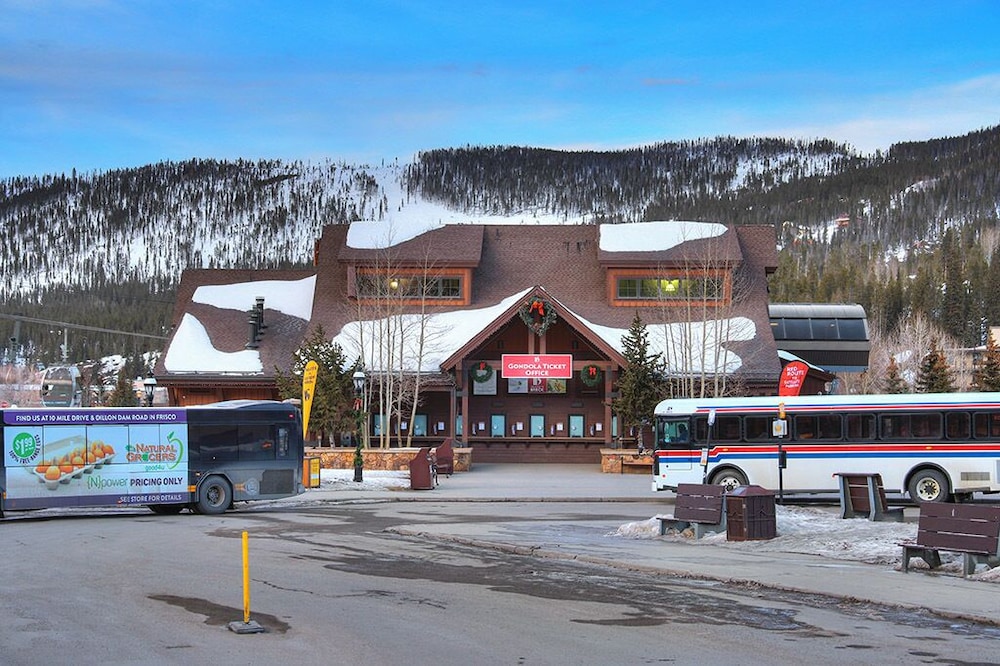 Mountain Thunder Lodge 1209 2 Bedroom Condo by RedAwning