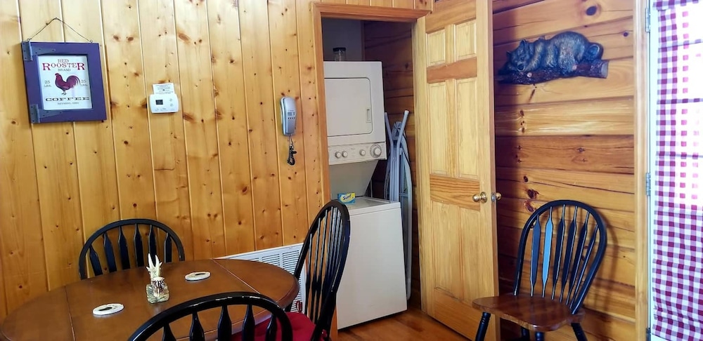 Smoky Mtn Lux Cabin Hot Tub Pool Views