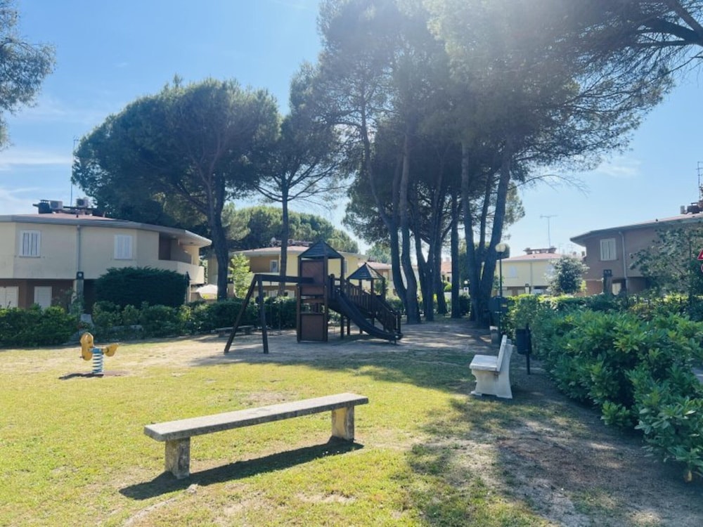 Apartment With Garden and Swimming Pool Access
