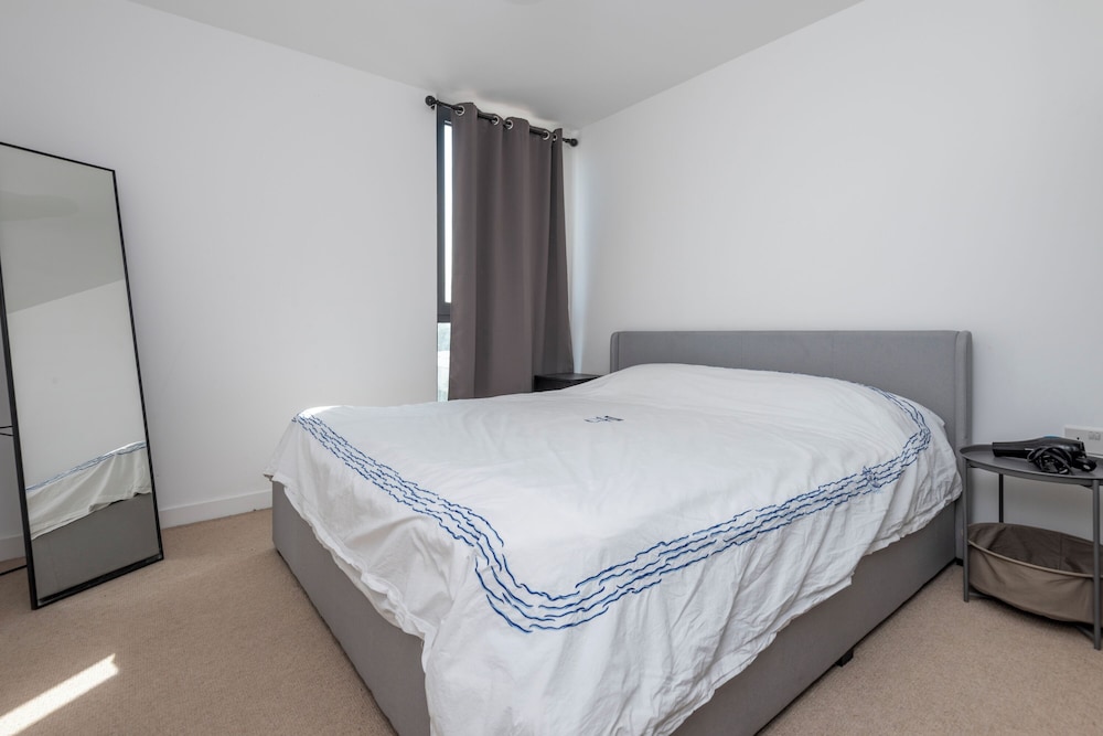 Brand new modern flat in Bermondsey