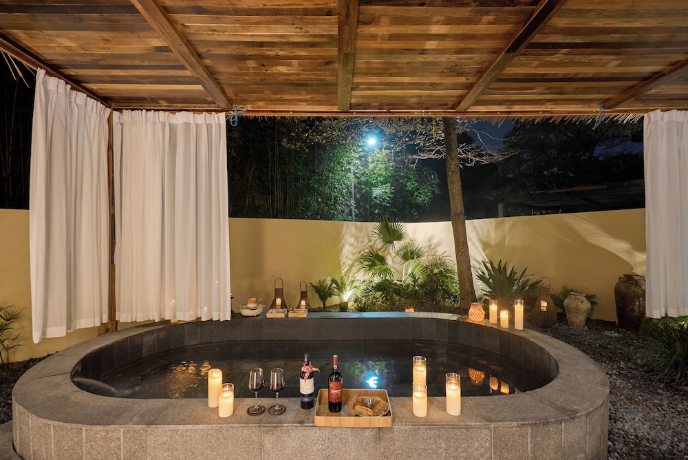 Miyue Shenzhen Tianlu Secret Wild Wizard Holiday Hotel