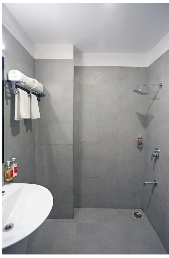 OYO Townhouse 020 Huda Metro South City 1