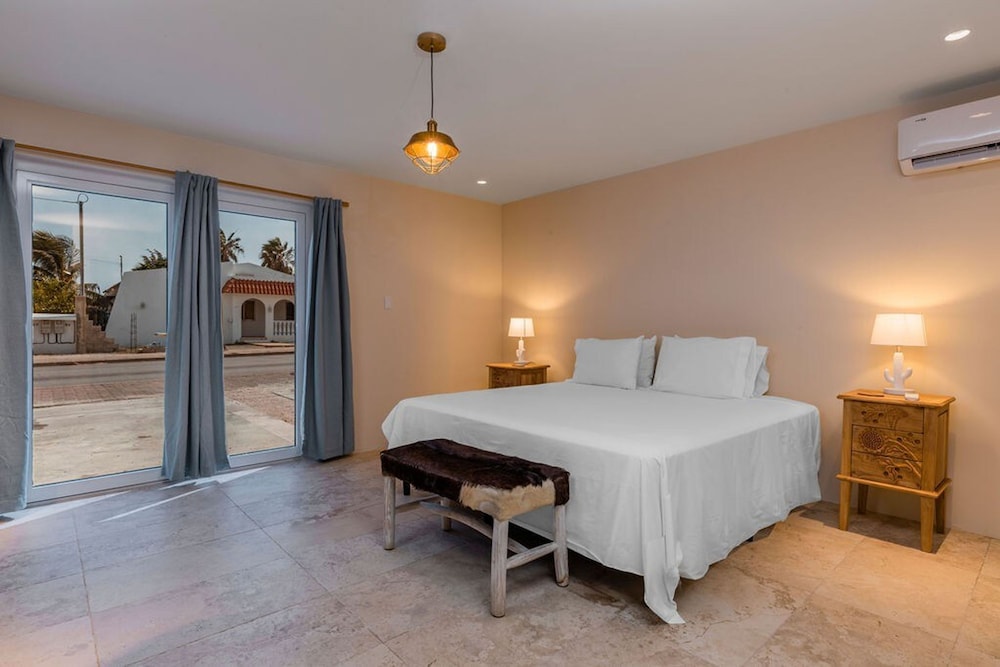 New Mediterranean Villa 5bed 5bath Across-marriott