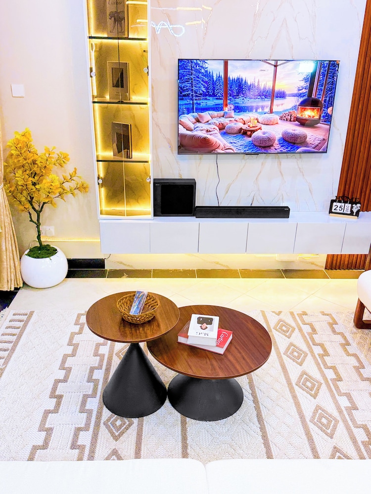 Charm Luxe Homes