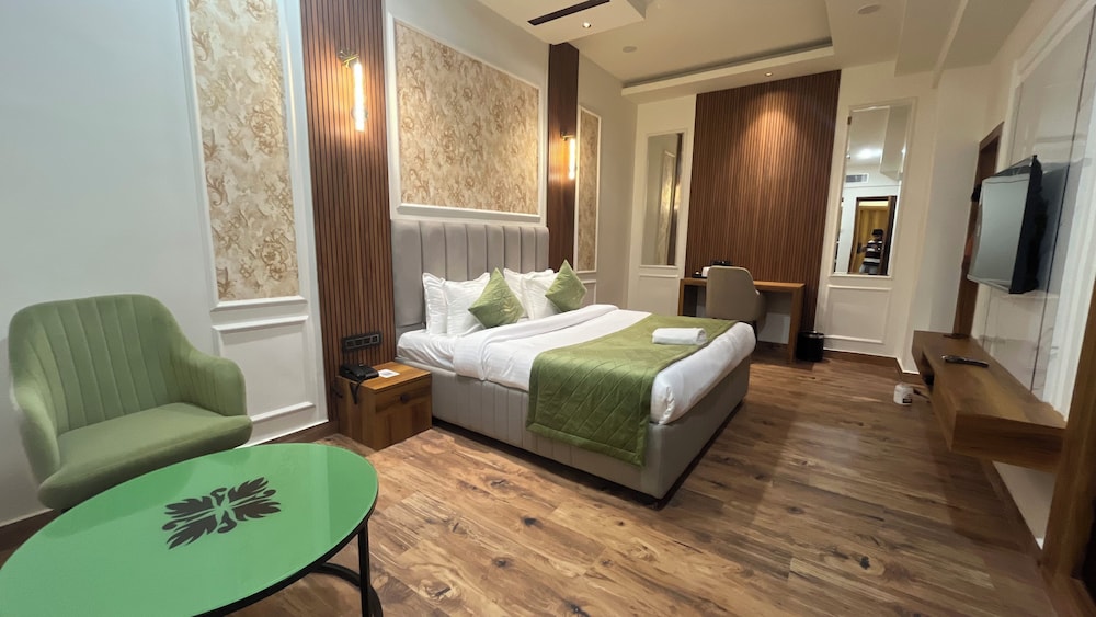 RED LEAF HOTELS