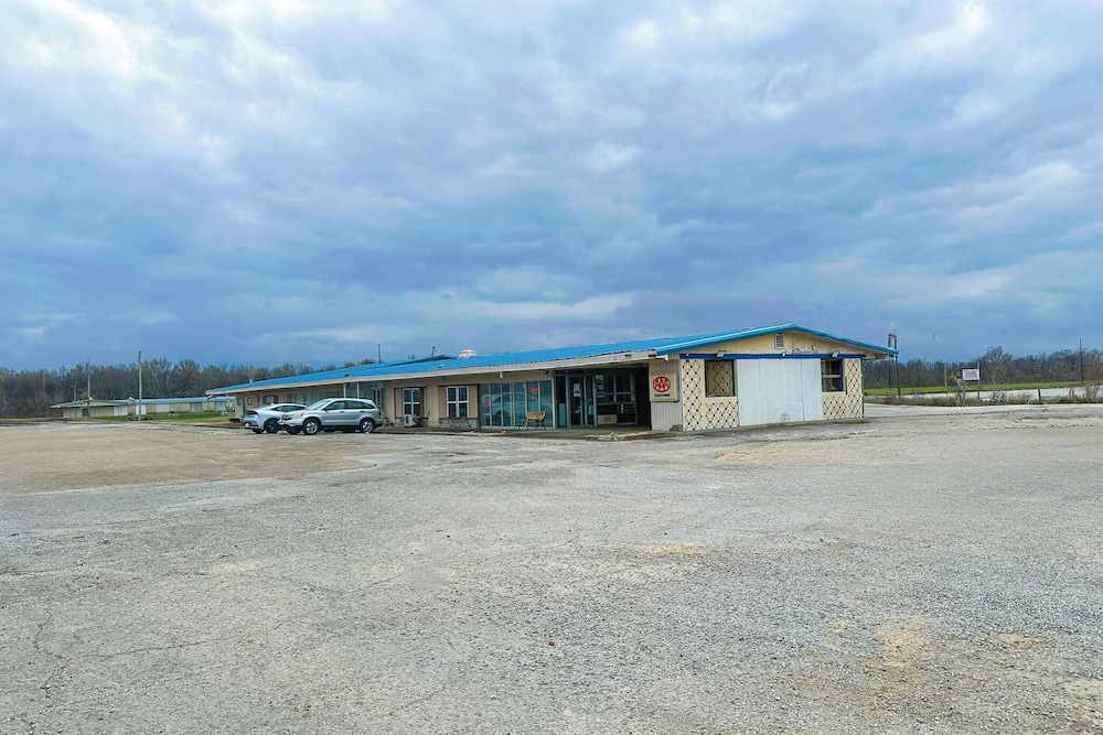 Shamrock Kings Inn By Oyo Marked Tree I-555