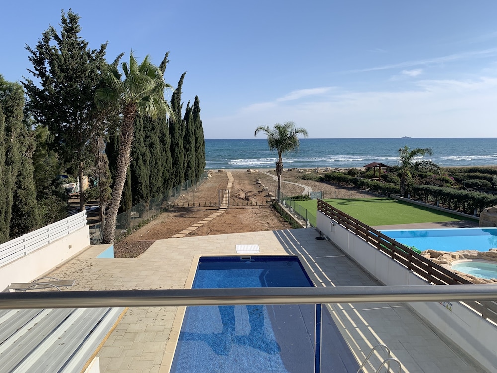 Beachfront Family Holiday Villa Perivolia view 5