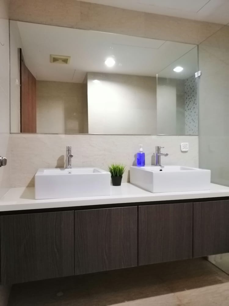 NaiBnB @ Regalia Residence