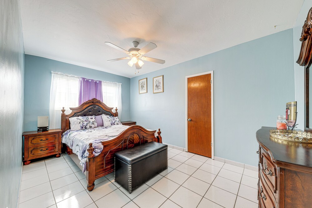 4 Mi to Hard Rock Stadium: Miramar Home w/ Bbq!