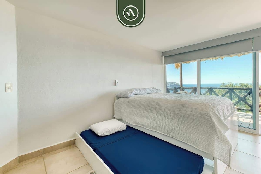 Amazing 3 BR Penthouse With Beachclub