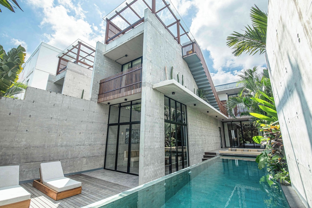 Modern 4 BR Villa Heart of Canggu 8mins to Beach