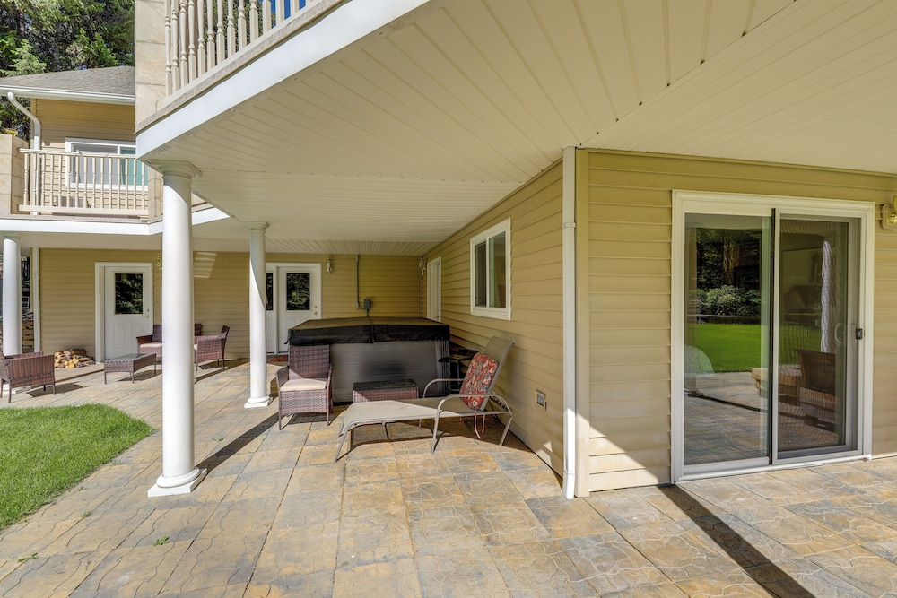 Walk to Happy's Inn & Lake Access: Libby Apartment