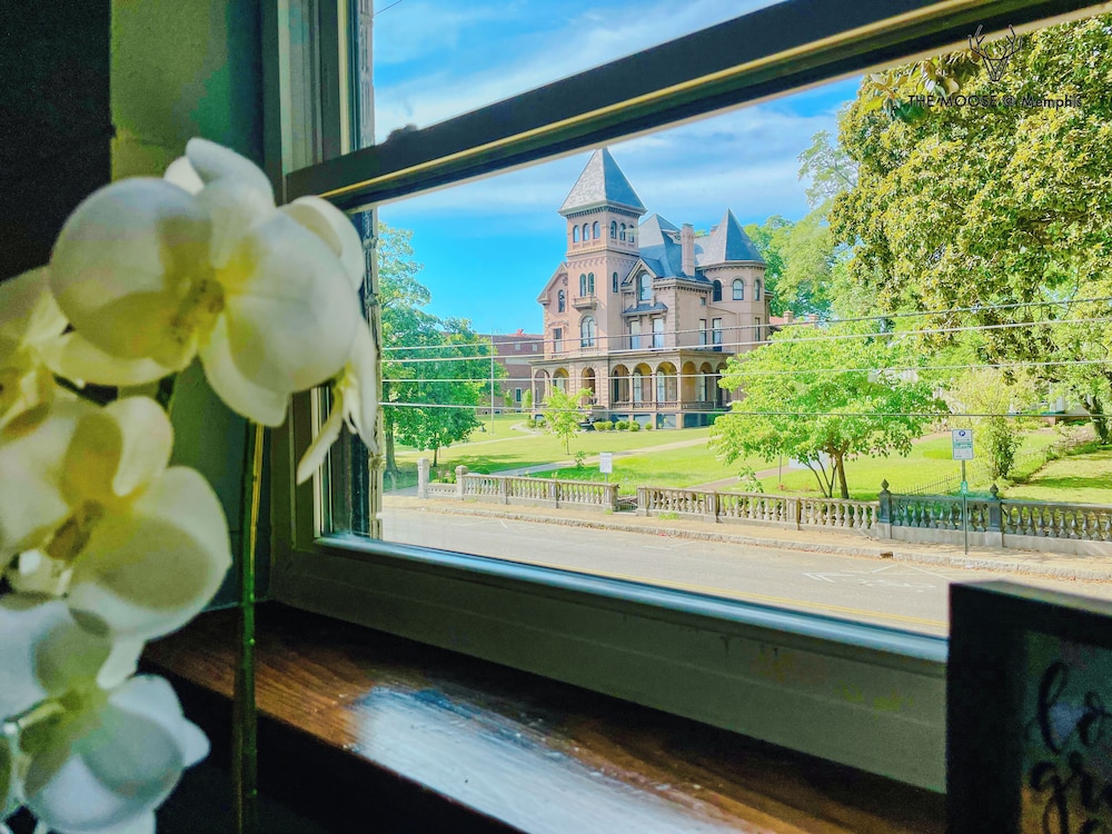 Hotel The Moose - Image 1