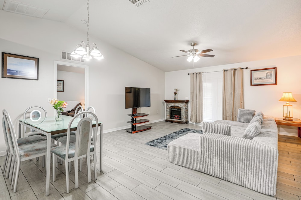 8 Mi to Legoland: Winter Haven Home w/ Lanai!