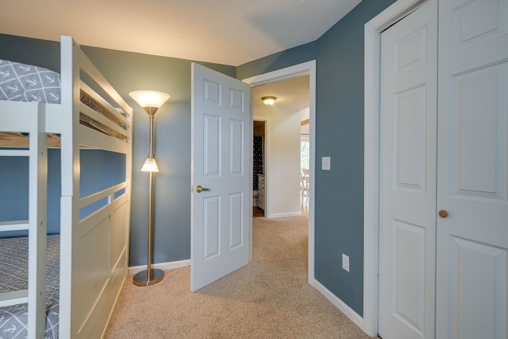 Spacious Gilford Home 2 Mi to Lake Winnipesaukee! view 2