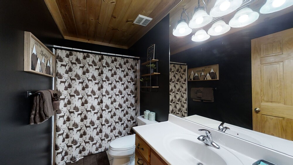 The Ranch Cabin on 6 Secluded Acres in the Great Smoky Mountains by RedAwning
