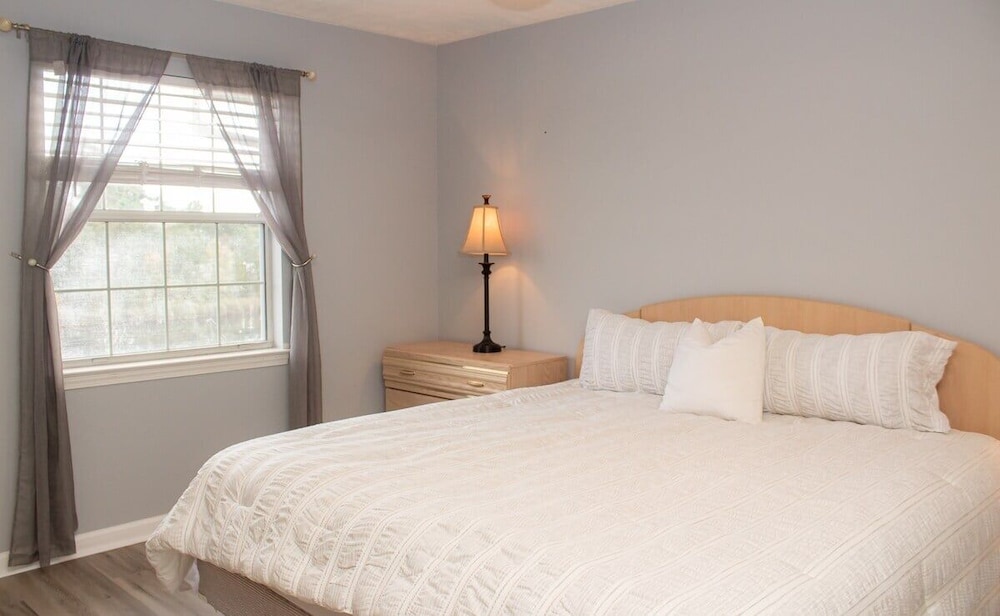 Waterway Village 18g 2 Bedroom Condo