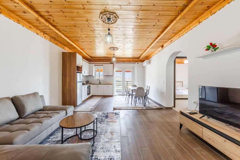 Hillside Apartment Gjirokast r 2