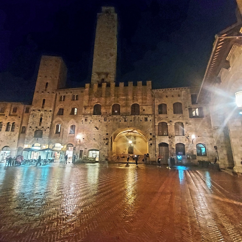 Charming San Gimignano Apartment With City Views