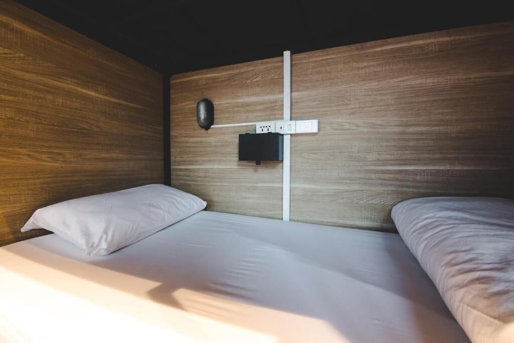 BED STATION HOSTEL KHAOSAN